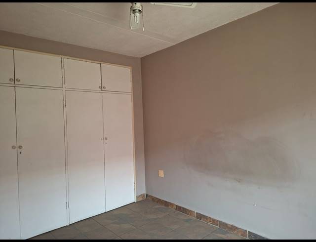 1 BEDROOM FLAT FOR SALE IN VEREENIGING CENTRAL